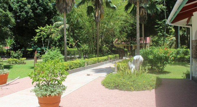 COMBO 8 NIGHTS MAHE/LA DIGUE/PRASLIN - GUEST HOUSE - Seychelles