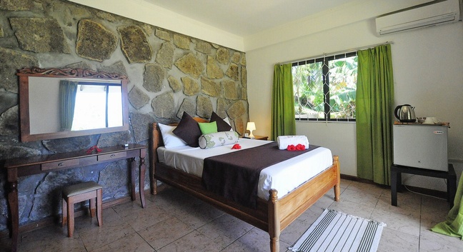 COMBO 8 NIGHTS MAHE/LA DIGUE/PRASLIN - GUEST HOUSE - Seychelles