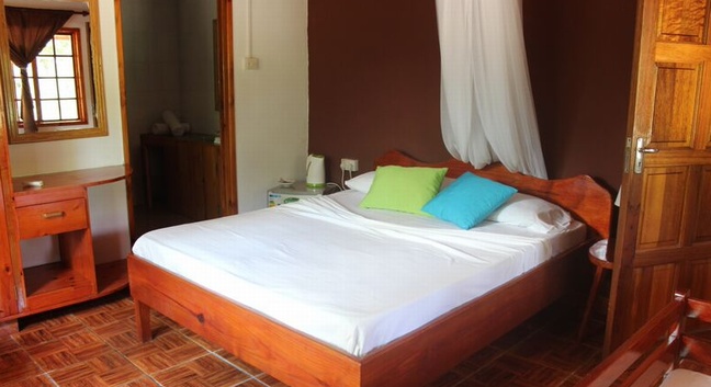 COMBO 8 NIGHTS MAHE/LA DIGUE/PRASLIN - GUEST HOUSE - Seychelles